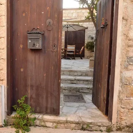 Летний дом Kostas Stone House *